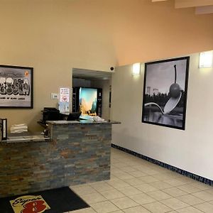 Super 8 By Wyndham Shakopee